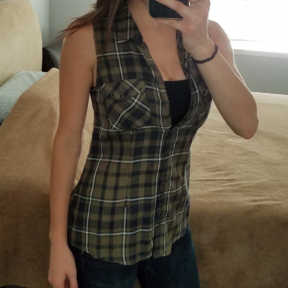Plaid sleeveless top
